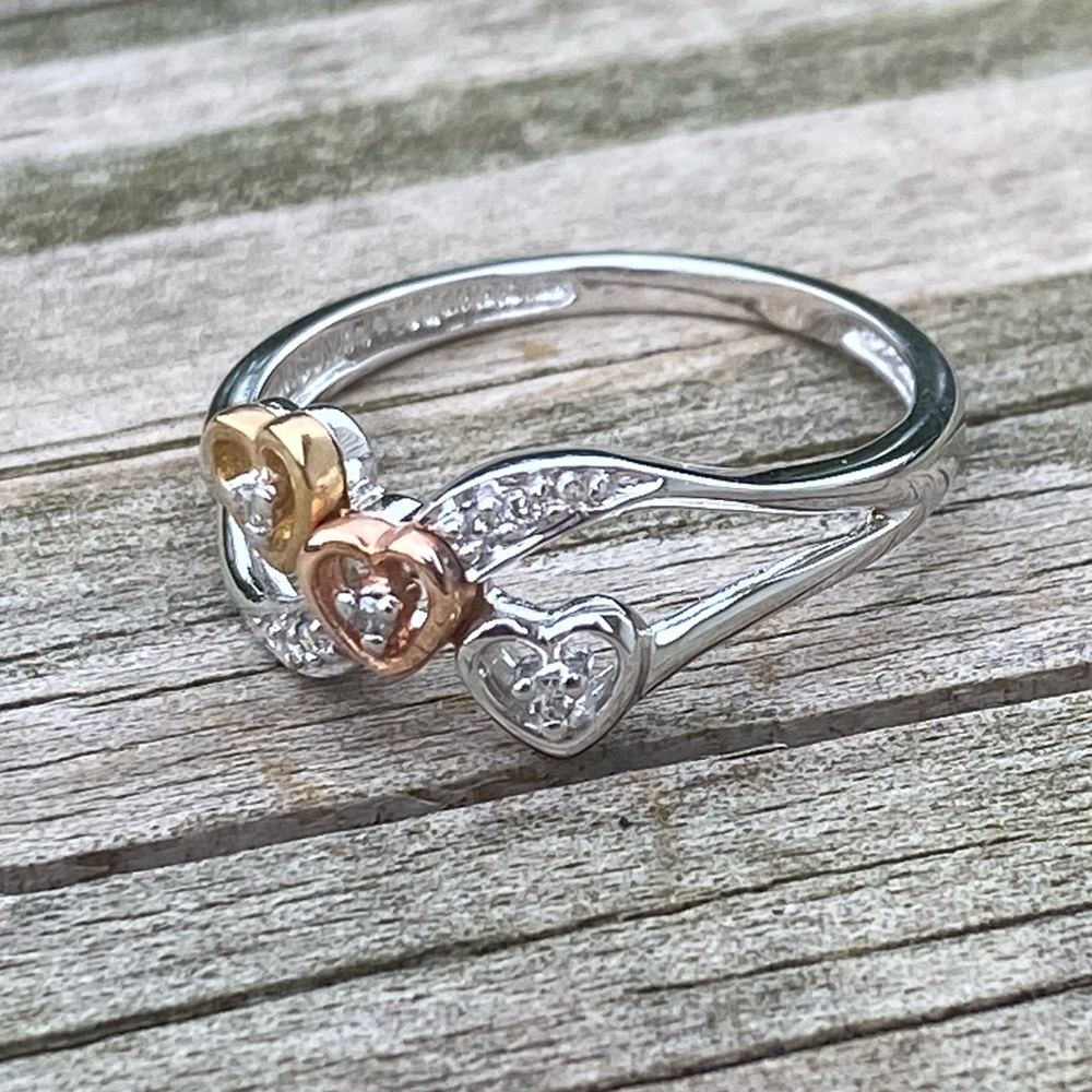 SOLD 💲3 heart Diamond 10k white gold ring with yellow and rose gold accent - Picture 15 of 15
